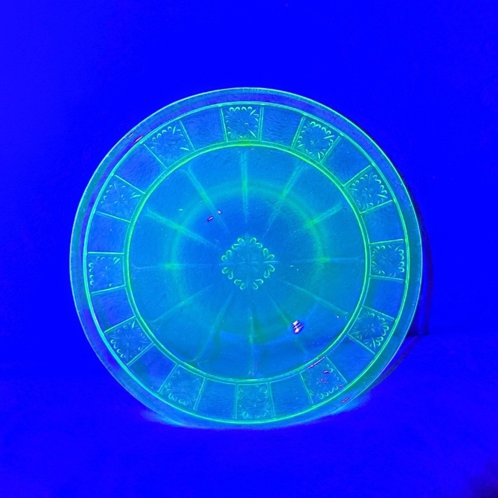 Vintage Jeanette Glass Co Doric Pattern Green Depression Uranium 9" Dinner Plate